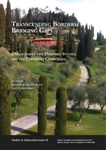 Transcending Borders, Bridging Gaps, De Anthony Tamburri. Editorial John D Calandra Italian American Institute, Tapa Blanda En Inglés