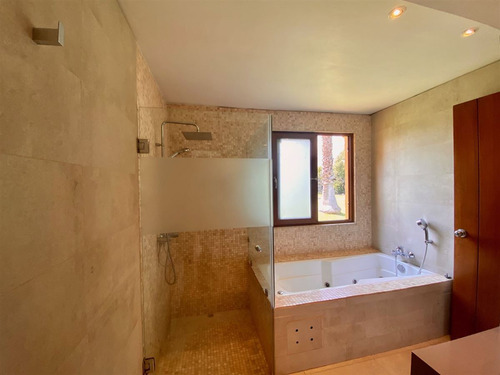 Hermosa Casa E Parcela 5000m2 En Condominio 4 D Más Serv.