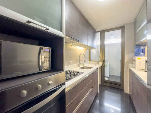 Piso Alto, 2 Dorms + Escritorio, Vista Y Full Amoblado