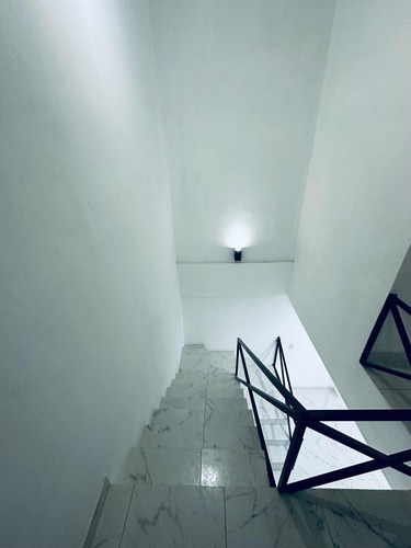 Complejo 4 Duplex + 2 Galpones En Temperley C/renta