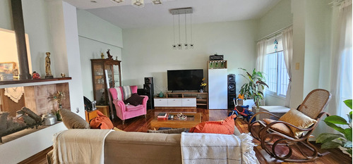 Casa Chalet En Venta En Villa Sarmiento, Morón, G.b.a. Zona Oeste, Permuta Por Depto En Caba O Haedo
