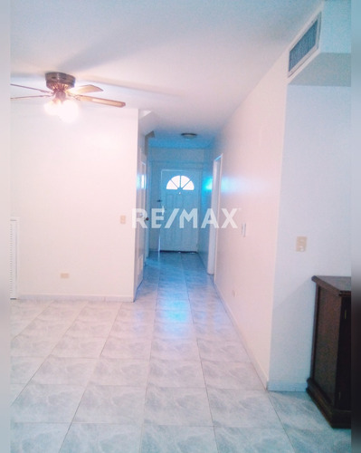 Imagen 3 de 12 de Se Vende Town House En La Av. Anzoátegui, Lechería. Ana Villamizar 0412-5935260.