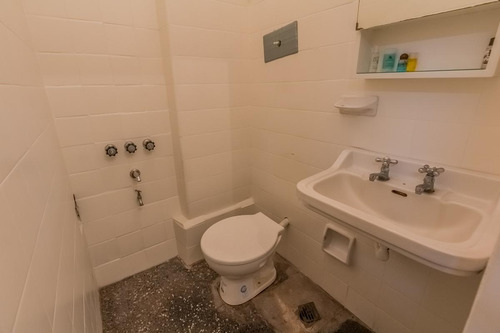 Local - San Telmo - Local A La Calle Con Subsuelo 183,82 M2 Totales.