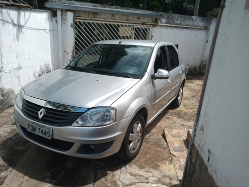 Imagem 1 de 9 de Renault Logan 2013 1.6 Expression Hi-power 4p