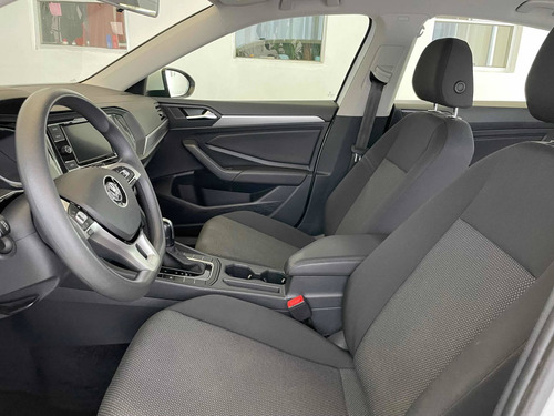 Imagen 10 de 15 de Volkswagen Jetta Trendline 1.4 Tip 2020