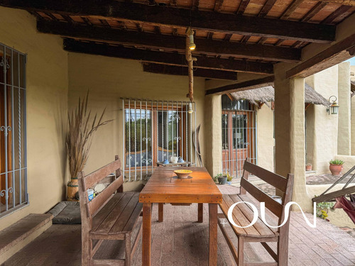 Casa En Venta En Mendiolaza, 3 Dormitorios.