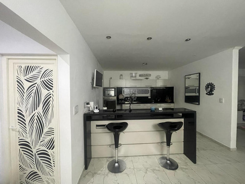 Casa En Venta - 3 Dormitorios 3 Baños - 4 Cocheras - 210mts2 - Haras Del Sur Ii
