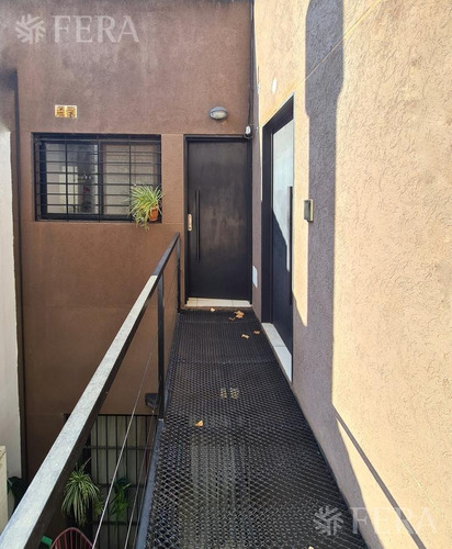 Imagen 4 de 11 de Venta Departamento Tipo Casa 2 Ambientes Con Terraza En Bernal Este (29909)