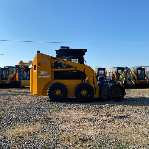 Imagen 9 de 16 de Minicargadora Compactador 50hp Sinomach 255f Cabinada Aa