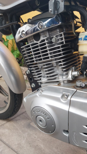 Suzuki En 125