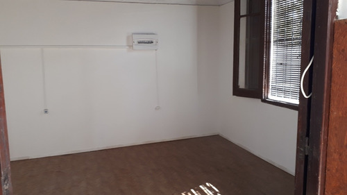 Casa 2 Dormitorios Con Patio Al Frente