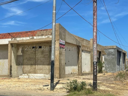 Imagen 2 de 8 de Excelente Local En Venta Ubicado En La Avenida Ollarvides De La Puerta Maraven, Punto Fijo