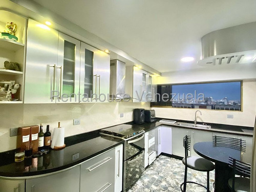 Se Ofrece En Venta Hermoso Y Amplio Apartamento Remodelado Ubicado En El Paraiso