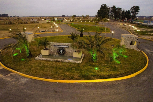 Imagen 2 de 21 de Un Barrio Cerrado Diferente! Granja, Arroyo, Piscinas, Deportes, Y Mucho Mas! Bajas Expensas!