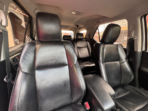 Toyota Hilux SW4 2.7 SR 7 LUGARES 4X2 16V FLEX 4P AUTOMÁTICO