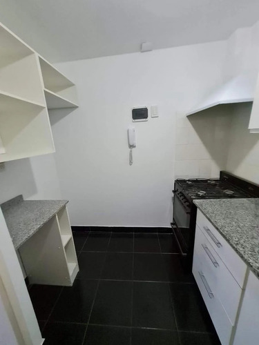 Imagen 4 de 14 de Beccar. Venta. Departamento Reciclado 2 Amb.