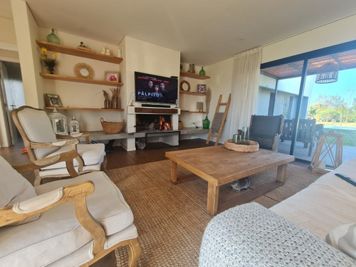 Imagen 6 de 21 de Alquiler De Hermosa Casa De 3 Dormitorios Y Piscina En Colinas De Carrasco