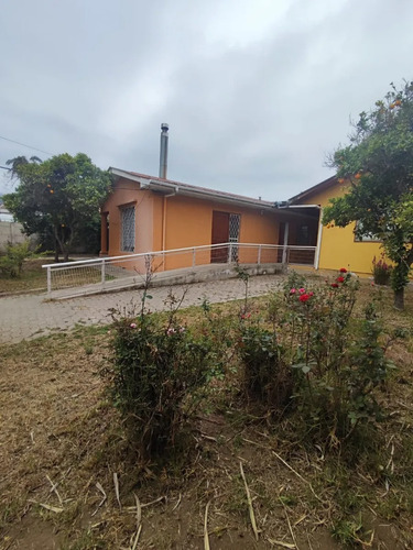 2 Casas En Terreno Amplio Próximo Al Centro De Limache