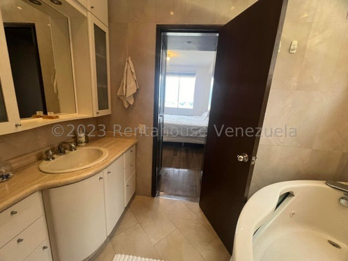 Apartamento En Alquiler En Lomas Del Sol 150mt2 3d 2b 3p