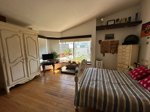 Casa Remodelada Y Llena De Espacios En El Corazón De Pedregal De San Francisco