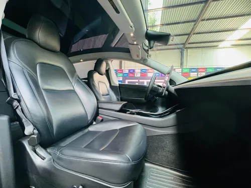 Tesla Model Y Manejo Autonomo 2020
