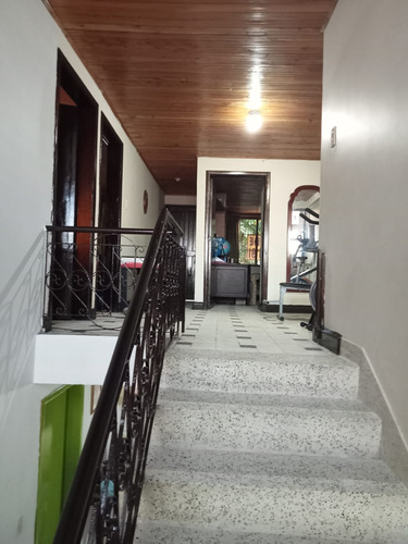 Venta De Casa De 350mt2 En El Templete, Sur De Cali 8412.