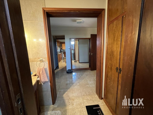 Imagen 10 de 30 de Venta Casa 3 Dormitorios Jardín Piscina Quincho . Av Pellegrini Al 100 Roldán