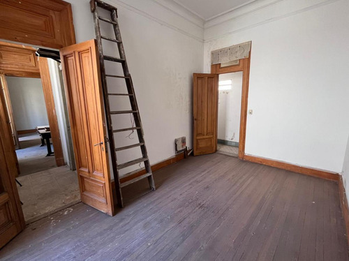 Venta Departamento De Época Con 6 Dormitorios Y 282m2 A Usd 640 Por M2 En Microcentro Rosario