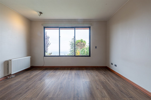 Casa En Venta De 5 Dorm. En Las Condes