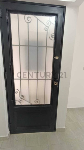Ph En Venta Castelar Con Patio Y Cochera Apto Prefesional Y Apto Credito.