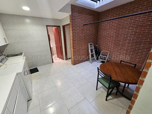 Ms: 25-1195 Se Vende Amplio Y Hermoso Apartamento En Planta Baja, En El Country Club. A=380m2, 3h, 5b, 3p.