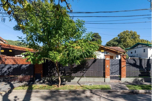 Casa  En Venta Ubicado En Ciudad Jardin, Tres De Febrero, G.b.a. Zona Oeste