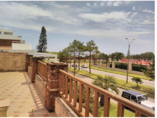 Venta Casa 5 Dormitorios , Playa Mansa- Ref: 19533