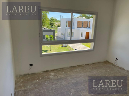 Imagen 11 de 16 de Casa En Venta - Barrio Santa Guadalupe