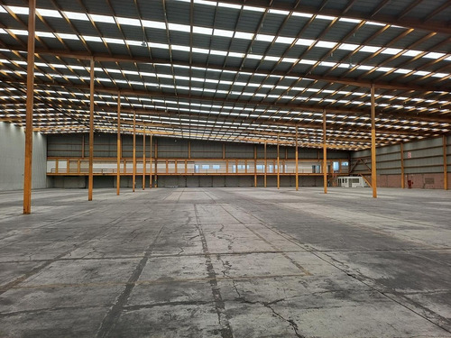 Bodega En Renta De 8,402 M2 Con Oficinas Y Andenes En Cuautitlan Izcalli