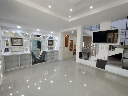 Lujoso Townhouse En Venta Ubicado En La Morita Urb Villas Ingenio I Db 24-28766