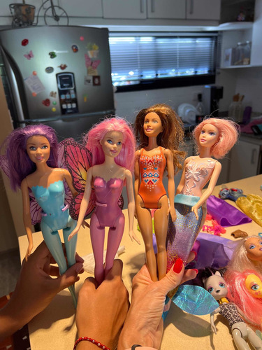 Imagen 8 de 10 de Lote De 11 Barbies Y Dos My Litle Pony Girls, Ropa Y Zapatos