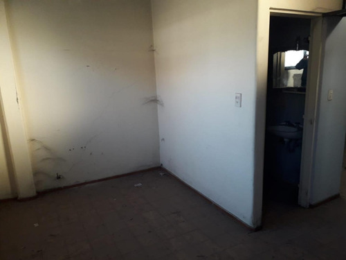 Galpon Con Oficina En Primer Piso Y Dos Baños