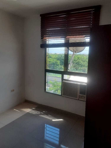 Imagen 9 de 17 de Apartamento En Venta En Los Guayos Paraparal