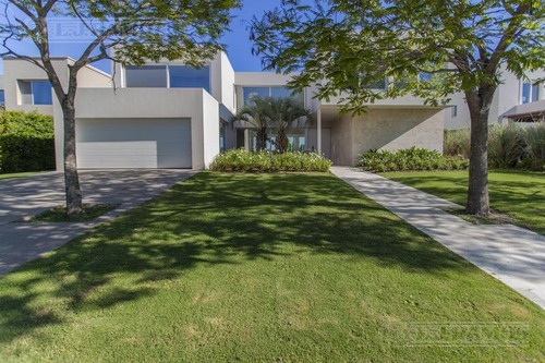 Imagen 1 de 16 de Casa En Venta En El Golf - Nordelta