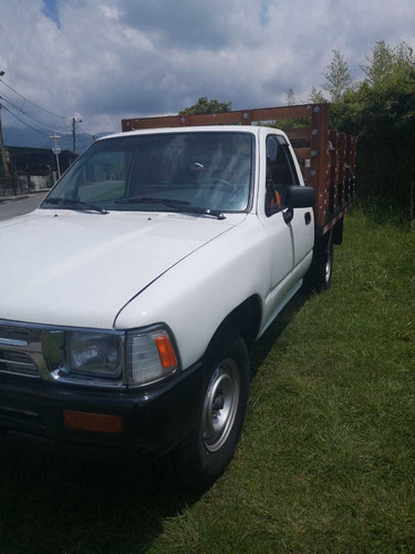 Toyota Hilux 1994 2.4l 117 Hp 4x2