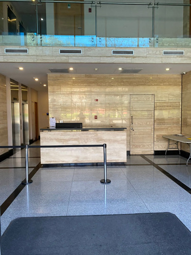Venta / Arriendo Oficina 2 Privados A. Bello Con M. Montt