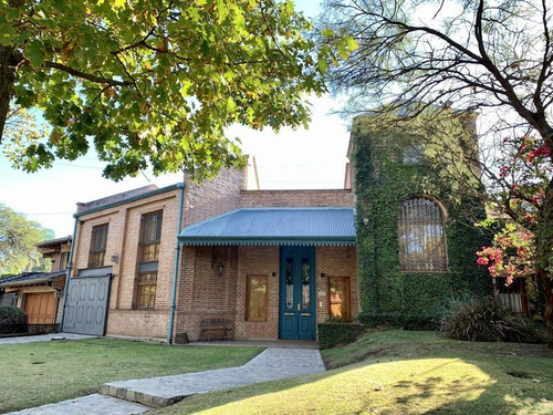 Imagen 2 de 30 de Casa En Venta En Barrio Jardín Espinosa. 3 Dormitorios. Quincho Y Pileta.