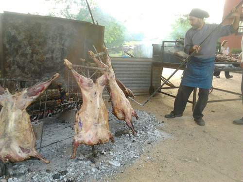 Imagen 2 de 10 de Catering De Parrilla / Todo A Las Brasas