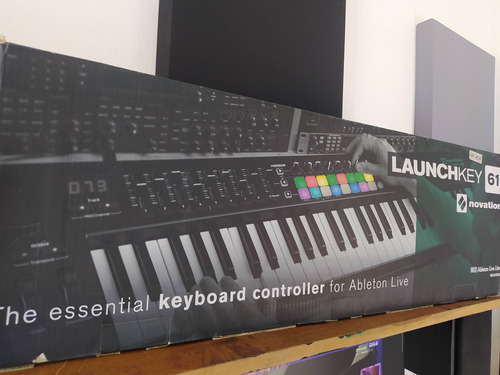 Teclado Controlador Novation Launchkey 61 Mk2 De 61 Teclas Gris Oscuro