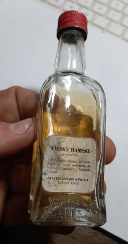 Botellita Antigua Miniatura Whisky Ramsay Añejo S/abrir (Usado)