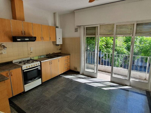 Comodo Departamento, Dos Dormitorios, Patio Con Parillero, Balcon, Sin Expensas !