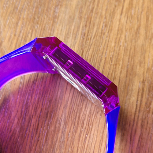 Relógio Digital Mondaine Twist Roxo 94410l0mcnp1 Fundo Cinza