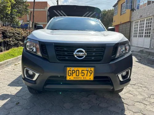 Nissan Np300 Frontier 2.5 Mt 4x2 Estaca