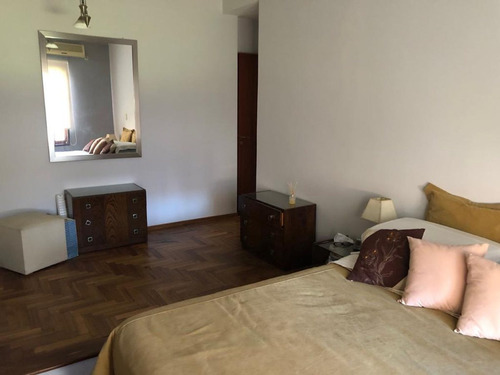 Casa 5 Ambientes Venta Hurlingham Parque Pileta